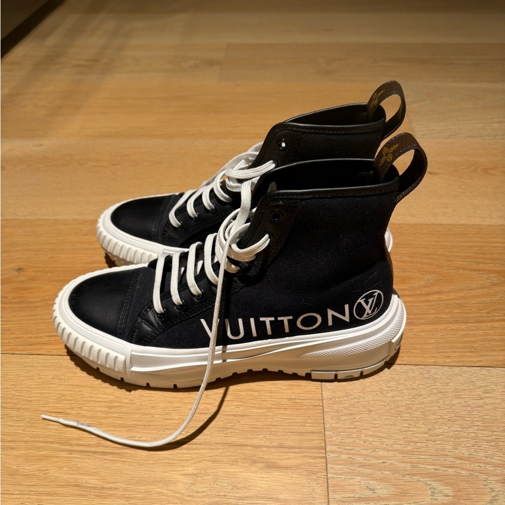 Louis Vuitton High Top Sneakers Size 39.5